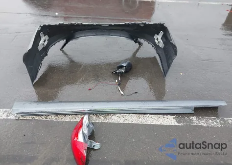 2017 Mercedes-Benz C 300 z USA, uszkodzony, nr VIN 55SWF4JB8HU223124